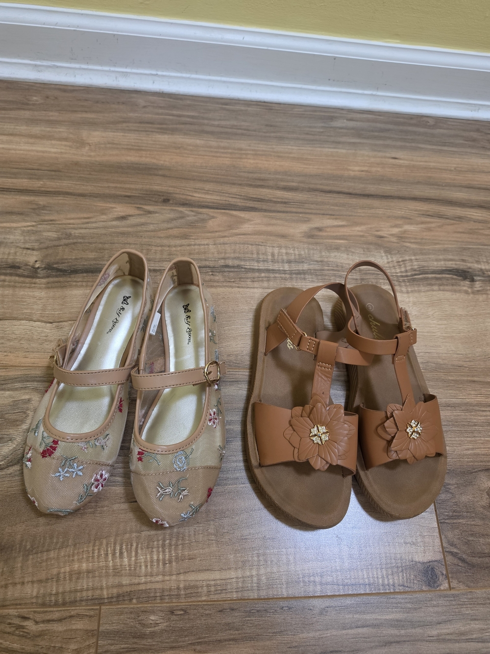 Self Esteem Girls Mesh Embroidered Flats + Chulis tan faux-leather sandals